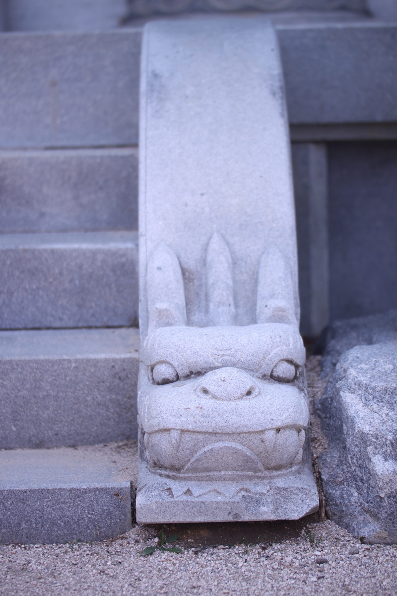 sculpture, the past, granite, 4K, screen cancer, solid, built structure, stone - object, representation, for the temple stairs, dragon, staircase, spirituality