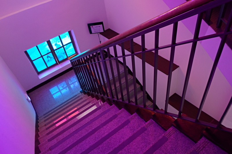 steps, the spectator, spiral staircase, Stairs, metal, Ku, building, Behold, ku seoul, Spectator, home interior, built structure, staircase, pink color