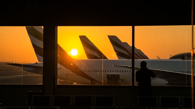 airplane, 5K, men, silhouette, unrecognizable person, transit, one person, dxb, real people, night, leisure activity, architecture, dubai, dubai international airport