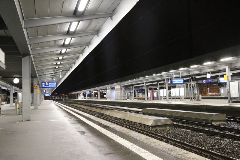 5K, railwaystation, essen, ceiling, empty, built structure, public transportation, track, no people, platform, mode of transportation, latenight, noedit