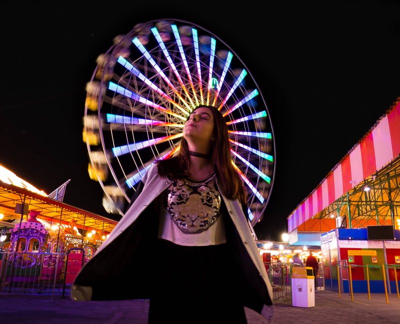 adult, light, motion, illuminated, multi colored, big wheel, ferry, 2K, bin, arts culture and entertainment, amusement park, dreaming, one person, ferris