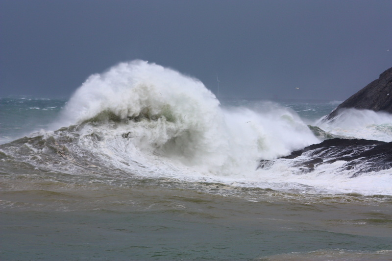 aquatic sport, motion, spray, scenics - nature, power, rock, splashing, side, scum, sky, sport, hitting, breaking, day, seaside, wave, beach, Ocean, land