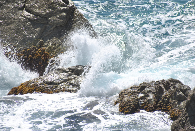 nature, landscape, beauty in nature, rock, wave, rock - object, breaking, water, scum, hitting, no people, force, view, solid, 2K, power, aquatic sport