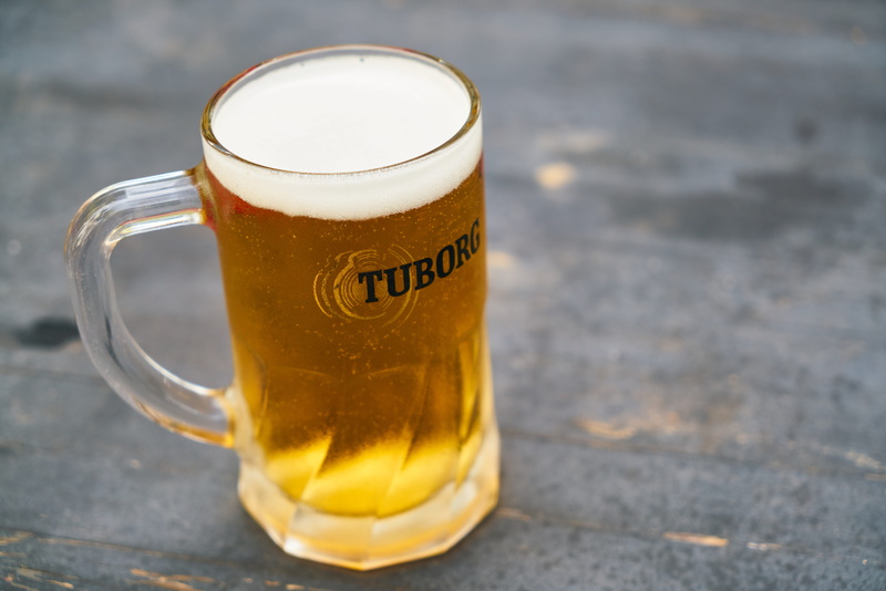 transparent, a toast, drunk, food and drink, the drink, freshness, tips, taste, glass, refreshment, goblets, beer - alcohol, 5K, bar, bottle, focus on foreground