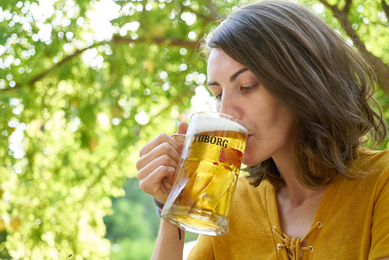 women, hairstyle, glass, conversation, one person, adult, yellow, the drink, maya, drunk, bar, beer, beverage, long hair, tips, brown hair, food and drink