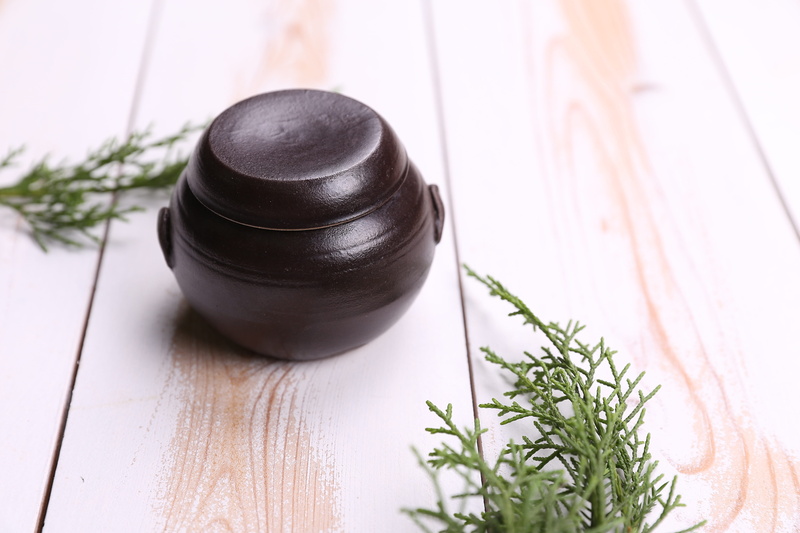 herbal medicine, food, chapter reading, indoors, clay, plant, autumn, republic of korea, jar, no people, pine, nature, rosemary, black color, wood, wellbeing