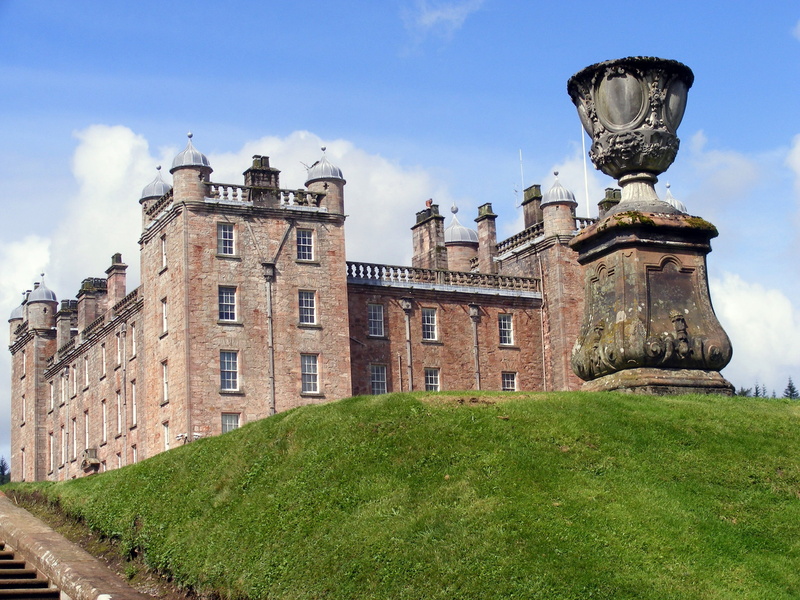 wealth, sculpture, no people, garden, day, the past, Urn, travel, sky, Red, outdoors, building, built structure, Castle, travel destinations, old, green color