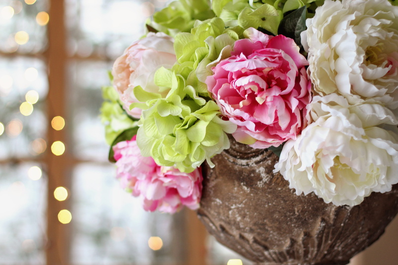 hydrangeas, petal, wedding cake, petaled, freshness, metal, flowers, blossom, vase, floral, celebration, peony, close-up, beauty in nature, holiday, plant