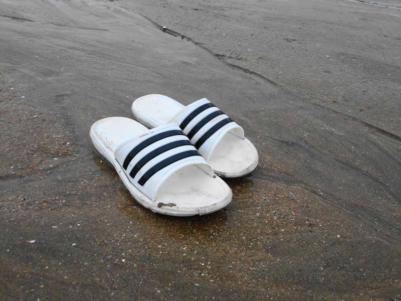 sand, korean shoes, two objects, day, still life, clothing, abandoned, korea, shoes, road, high angle view, beach, street, land, 4K, simple, nature, shoe