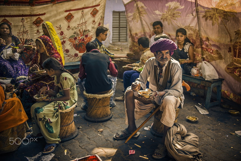 outdoors, built structure, craft, clothing, men, 1080P, full length, traditional clothing, real people, art and craft, day, group of people, building exterior