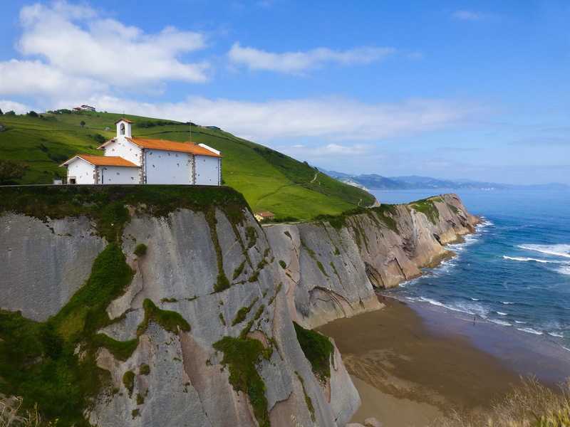 sky, building, cloud - sky, 2K, housing, beauty in nature, built structure, nature, land, horizon, zumaia, shelter, horizon over water, scenery, no people