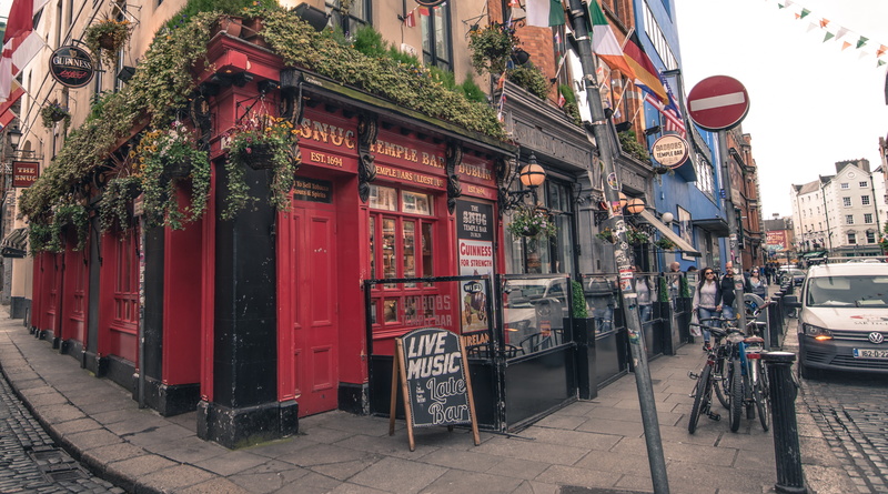 city life, 4K, pub, sidewalk, outdoors, text, going out, beside, architecture, walking, street, footpath, built structure, young, people, beer, incidental people