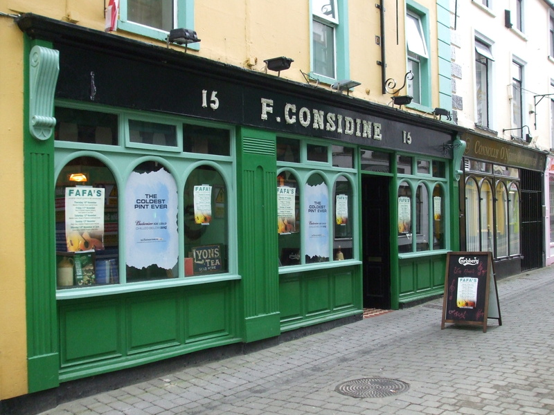 pub front, entrance, Front, window, outdoors, building exterior, street, western script, retail, architecture, city, communication, sign, footpath, sidewalk