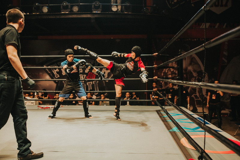 interaction, indoors, leisure activity, battle, strength, adult, lifestyles, boxing - sport, stadium, wear, sports, standing, toughness, skill, crowd, people