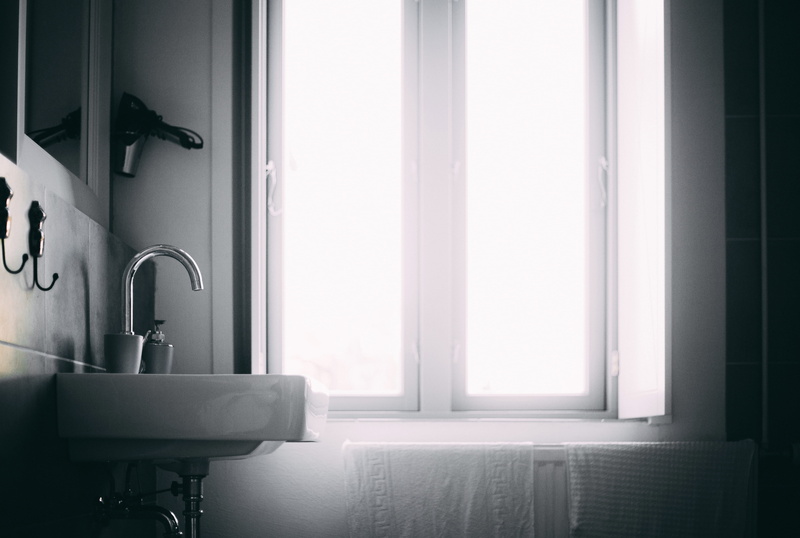 no people, transparent, room, light, inside, bathtub, black-and-white, black and white, faucet, hair dryer, door, hygiene, house, domestic room, entrance