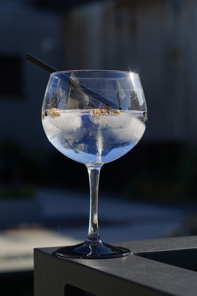 close-up, wine, 5K, focus, food and drink, household equipment, table, summer, focus on foreground, alcohol, refreshment, day, gin tonic, no people, glass - material