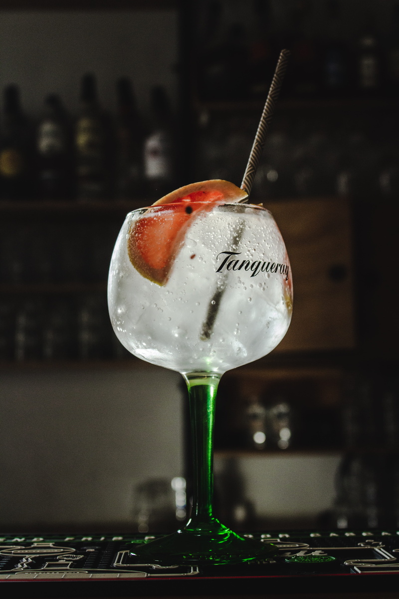 household equipment, no people, table, cocktail, stem, drinking straw, alcohol, healthy eating, drinking glass, focus on foreground, close-up, tonic water