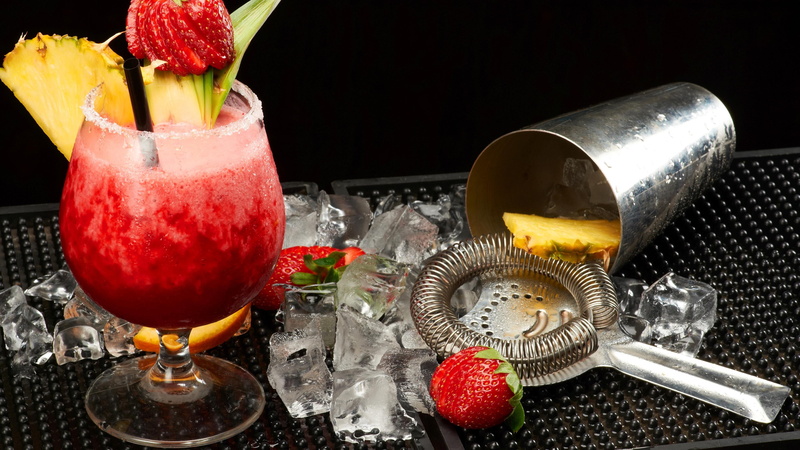 3840x2160, wine, 4K, clear, gray, strawberry, coctail, glass, shaker, cocktail, photography, steel
