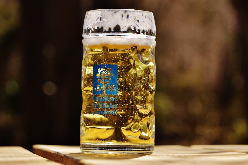 5K, glass, indoors, no people, glass mug, pint Glass, still life, focus on foreground, freshness, food and drink, pub, wood - material, beer - Alcohol