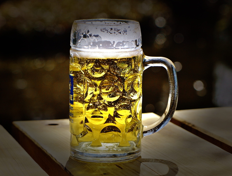 pint glass, beer drinking, table, beer - alcohol, thirst quencher, alcohol, still life, glass - material, beer mug, focus on foreground, tap, beer garden