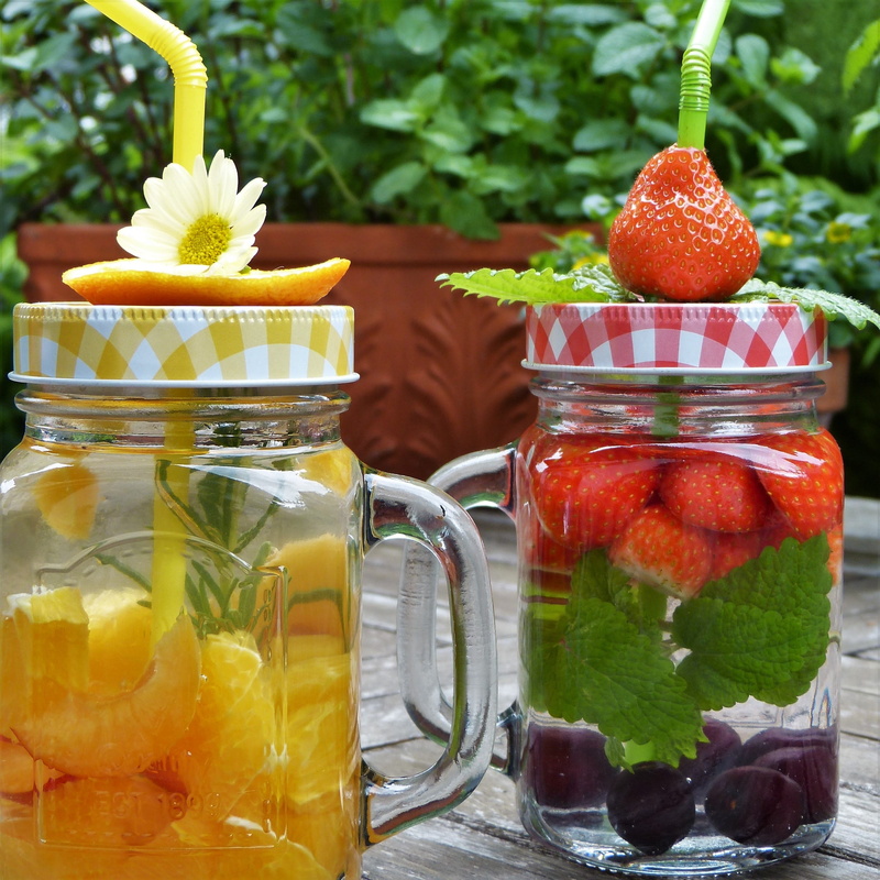 clear, taste, berry fruit, heat, Glasses, jar, detox water, thirst quencher, out, vitamins, mineral water, summer drink, celebrate, water budget, drink