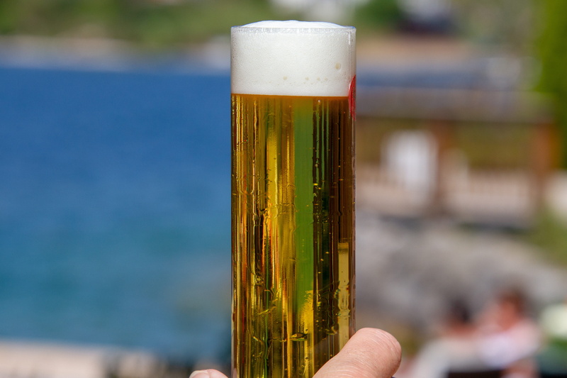 freshness, tapped, beer glass, hand, beer crown, beer, beer drinking, water, beer foam, beer garden, 4K, glass, photography, prost, thirst quencher, lager