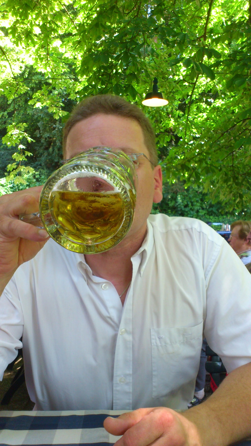 2K, front view, real people, people, krug, beer garden, lifestyles, adult, drink, day, waist up, headshot, mature men, beer, beer mug, person, food and drink