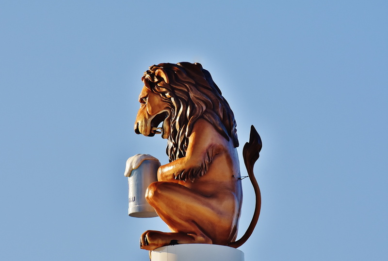 brewery, statue, pets, blue, gastronomy, domestic, lion, herbivorous, clear sky, beer, animal themes, bavaria, vertebrate, riding, horseback riding, munich
