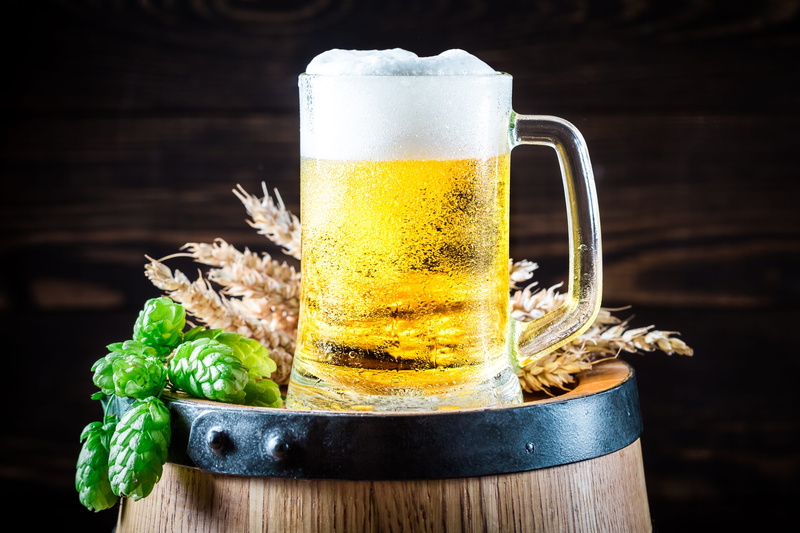 5K, lager, drinking glass, bar counter, beer glass, wood - material, clear, beer - alcohol, refreshment, freshness, glass, pint glass, still life, no people