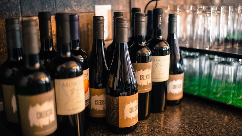 vino, no people, refreshment, bottle, cork - stopper, wine bottle, alcohol, container, white wine, glass - material, glass of wine, food and drink, liquor store