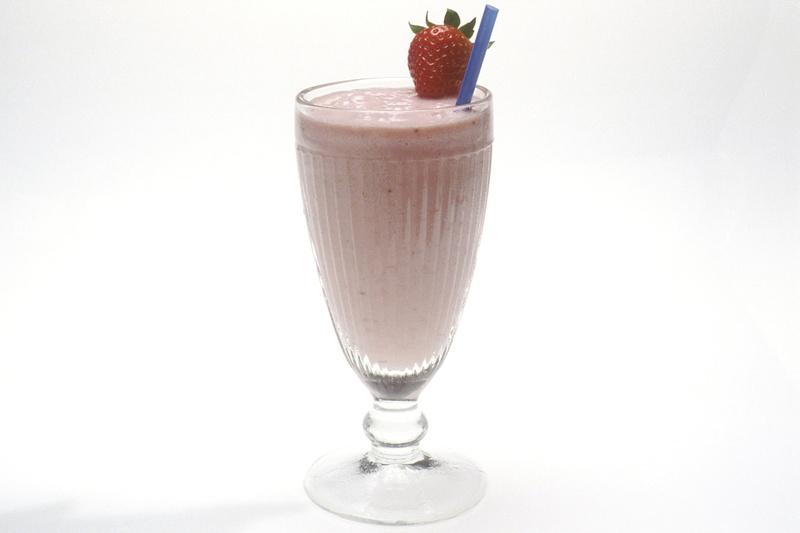indoors, dairy product, liquid, no people, healthy eating, smoothie, studio shot, white background, milkshake, food and drink, alcohol, garnish, glass