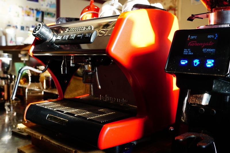 espresso, cash register, focus on foreground, text, old, cafe, communication, coffee, antique, equipment, espresso machine, 5K, machinery, aroma, machine part