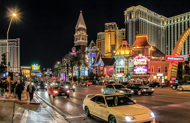 Casino, crowd, 4K, entertainment, luck, city, travel, las, architecture, white, mode of transportation, casino, built structure, Gambling, car, motor vehicle