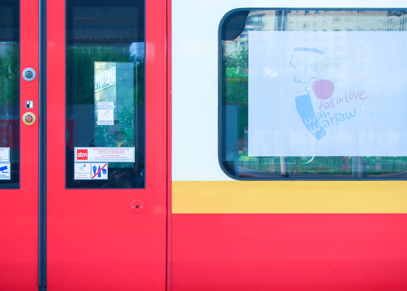 western script, file binder, 4K, day, no people, architecture, sign, pump, train - vehicle, atm, monitor, screen, transparent, display, red, mode of transportation