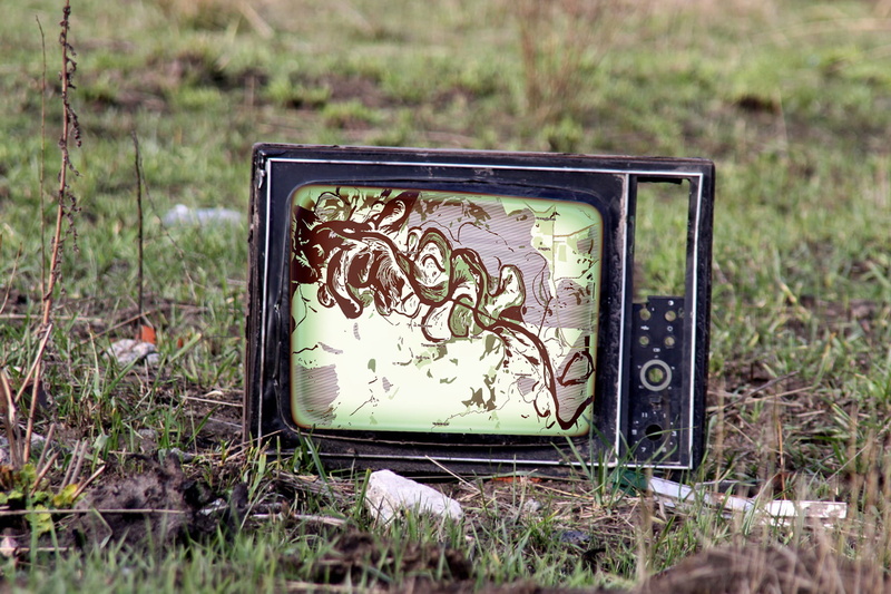 outdoors, display, single, showing, 720P, television set, electronics, view, broadcasting, technology, single object, frame, day, tube, screen, tv, land