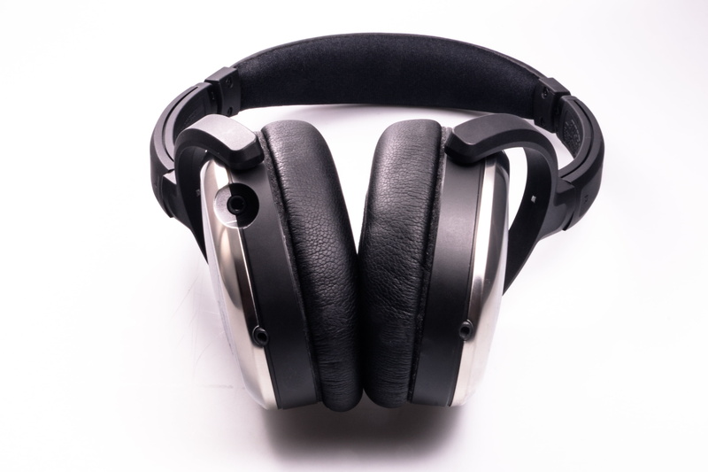 single object, white, headphones, industry, technology, headset, personal accessory, leather, protection, wireles, 2K, listening, black color, audio, sound