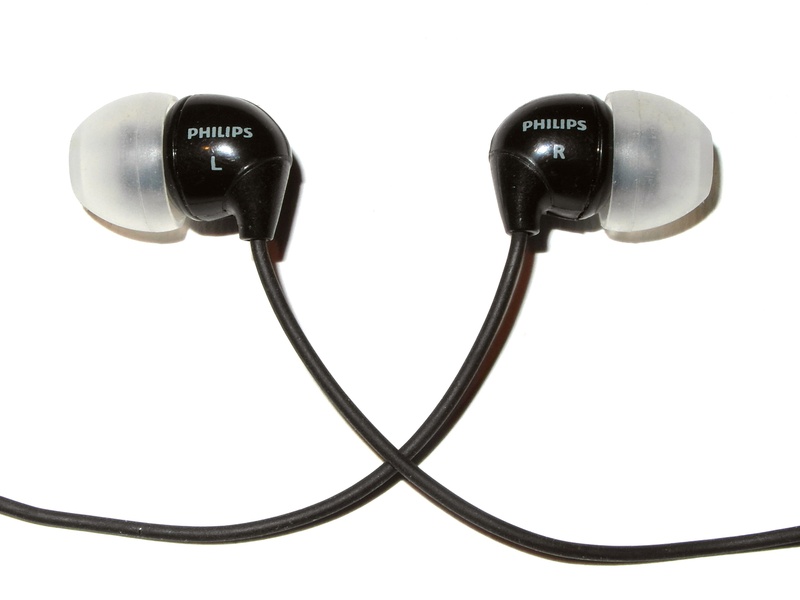 equipment, canalbuds, sound, still life, black color, metal, single object, indoors, arts culture and entertainment, earphones, no people, black, cable