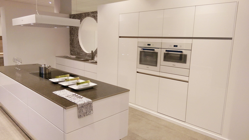 domestic kitchen, oven, furniture, home showcase interior, home interior, drawer, sink, steel, wealth, high-end, kitchen counter, no people, flooring, architecture
