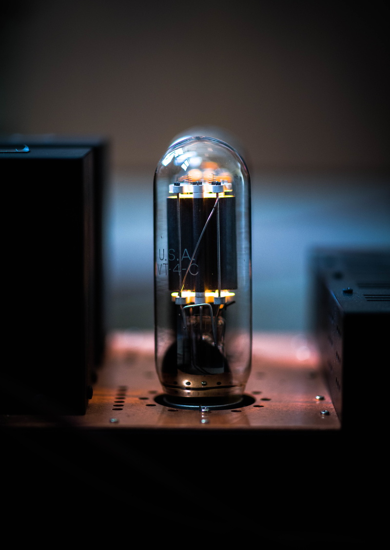 vacuum tubes, simple background, depth of field, 5K