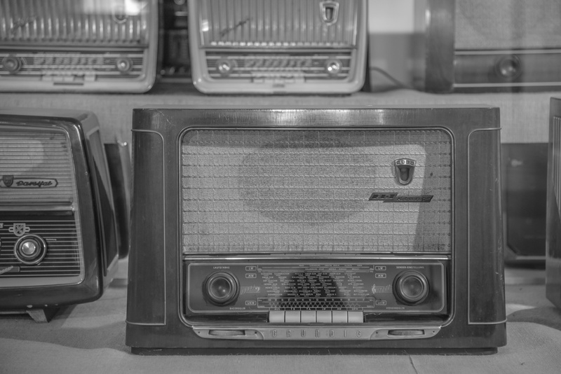 5K, vacuum tubes, retro, transistor radio, musical instrument, music, table, equipment, close-up, no people, connection, arts culture and entertainment