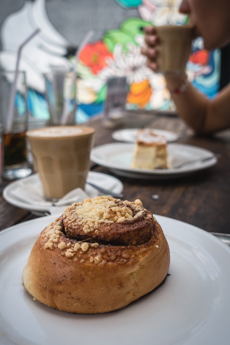 roll, breakfast, indulgence, close-up, close up, drink, plate, freshness, coffee, temptation, coffeeshop, hand, one person, food, food and drink, sweet