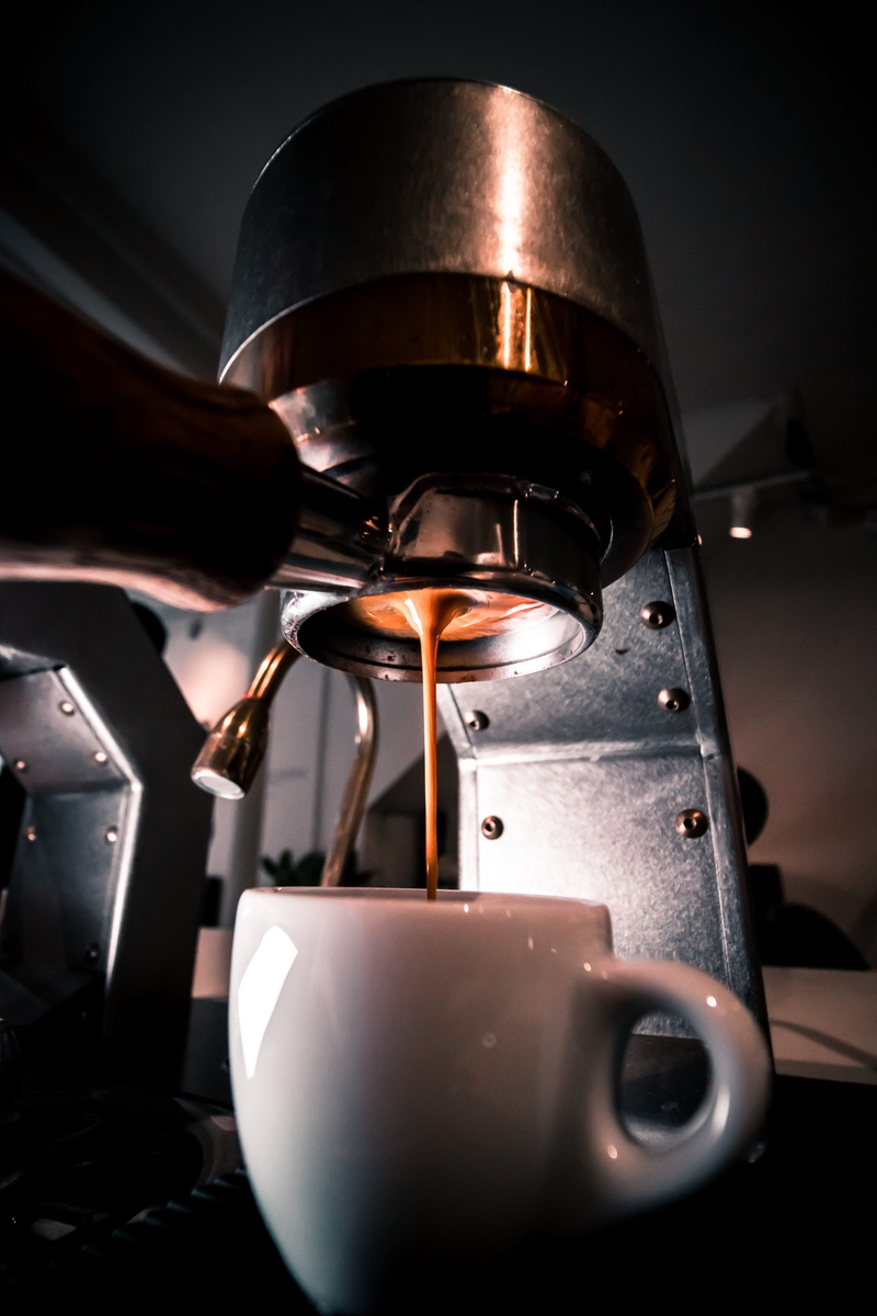 close-up, metal, kitchen, coffee pot, 5K, Coffee, Espresso, indoors, machinery, Coffeeshop, Mavam, preparation, cup, coffee - drink, coffee maker, no people