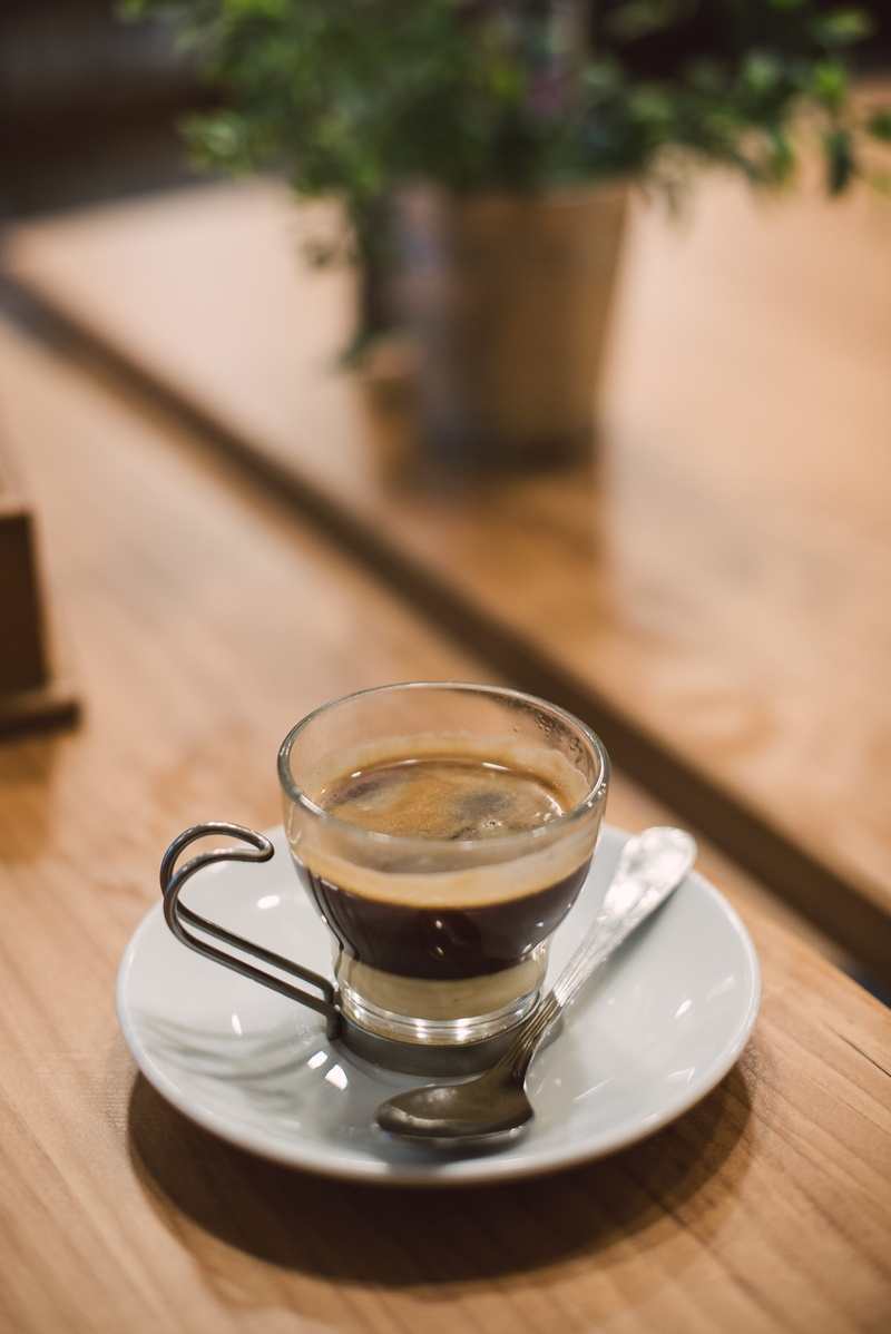 warm, restaurant, still life, coffee, madrid, spoon, kitchen utensil, close-up, coffee cup, beverage, drink, cappuccino, 5K, coffeeshop, saucer, crockery