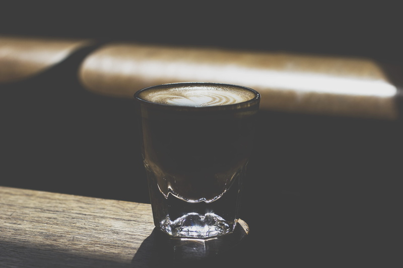 natural light, seat, heat - Temperature, ice, drink, wood - Material, coffee shop, bar - Drink Establishment, 5K, clear, restaurant, cafe, milk, coffee house
