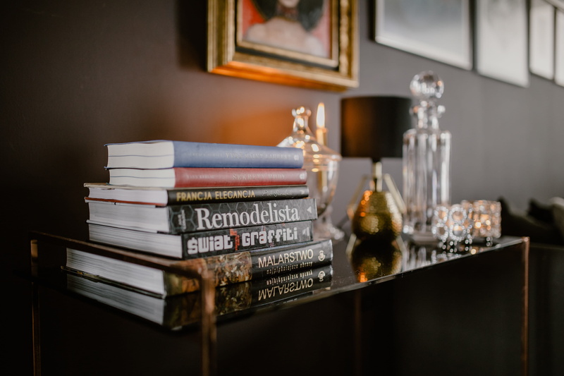 glamour, essentials, cozy, home, elegant, magazines, furniture, lifestyles, table, indoors, shelf, books, absence, decorations, domestic room, selective focus