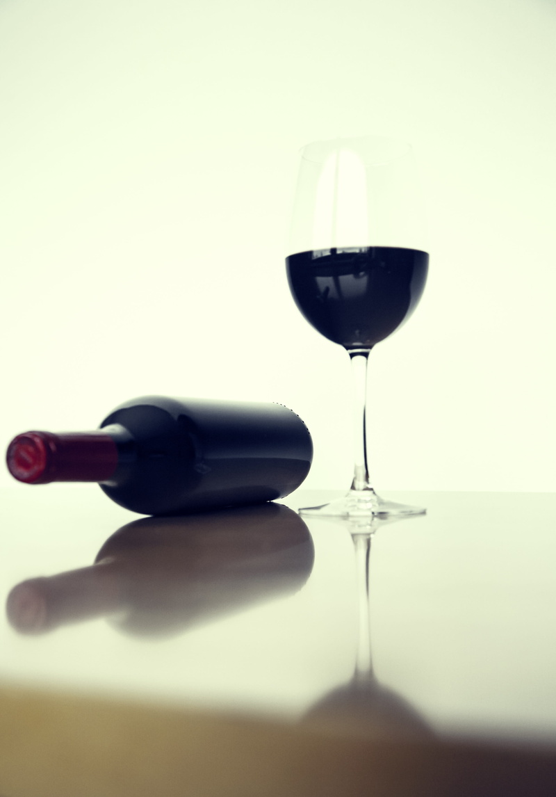 selective focus, wine, glass, black bottle, alcohol, still life, black, wineglass, gastronomy, drinking Glass, cork, copy space, wineries, table, noble