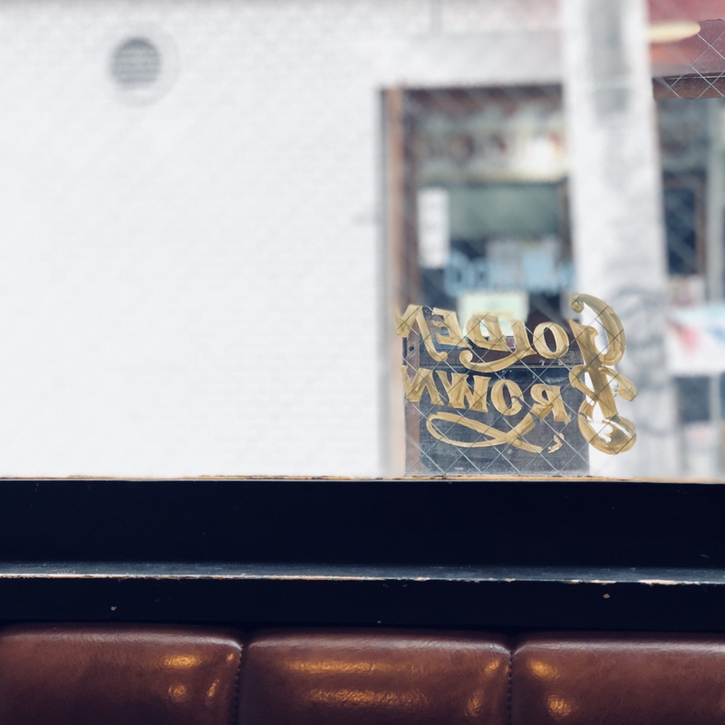 smart phone, human body part, japan, handrail, meguro-ku, abies, reflection, plant, focus on foreground, mirror, closeup, mobile phone, emblem, logo, furniture