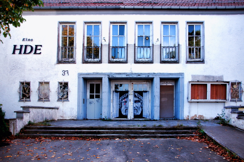 sidewalk, 2K, text, door, home, footpath, usedom, entrance, building exterior, cinema, street, no people, day, house of rest, architecture, building, nature