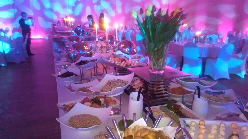 setting, restaurant, 2K, night, decoration, glass, freshness, wealth, no people, catering indywidualny, variation, arrangement, temptation, table, plate