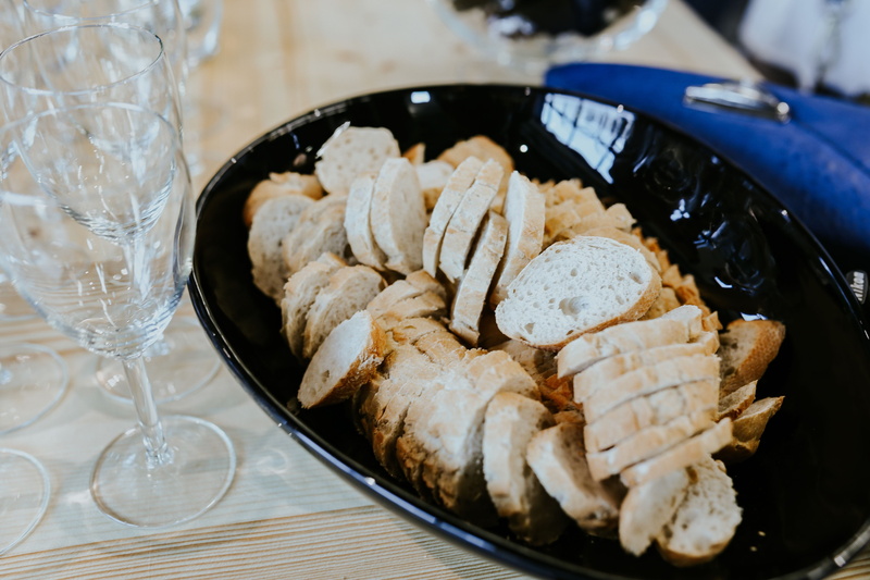 focus on foreground, stylish, wellbeing, selective focus, food And Drink, plates, breakfast, freshness, glasses, 5K, drinking glass, bread, meat, healthy eating